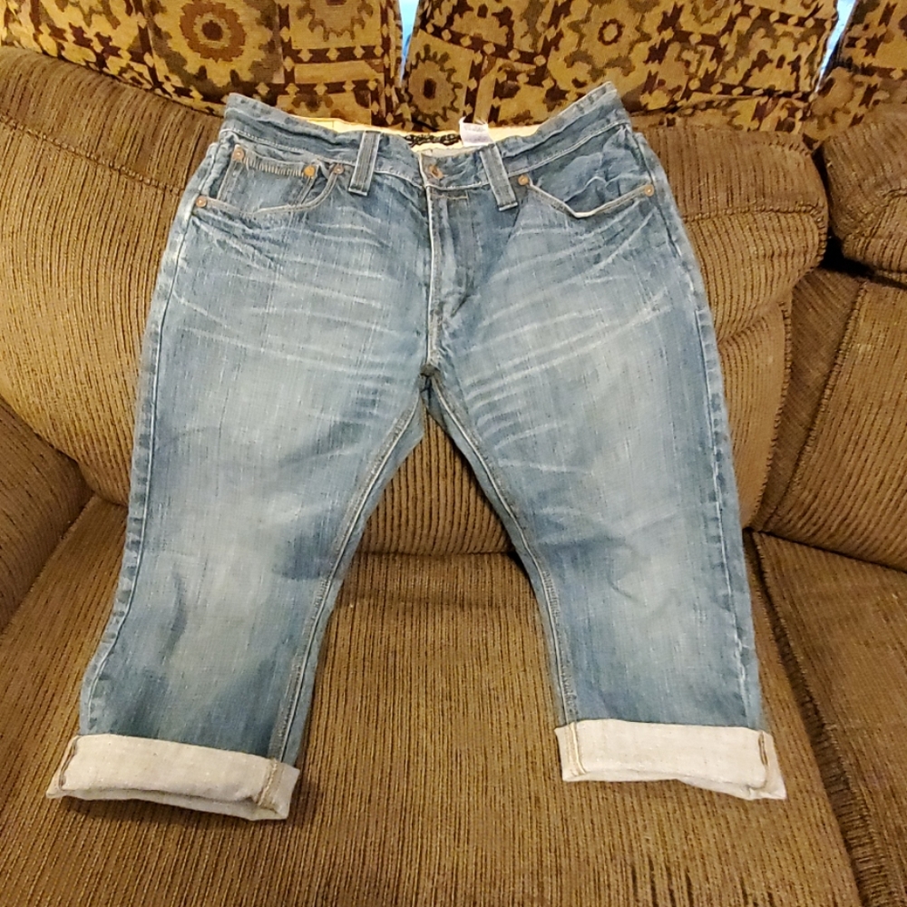 Levi capri